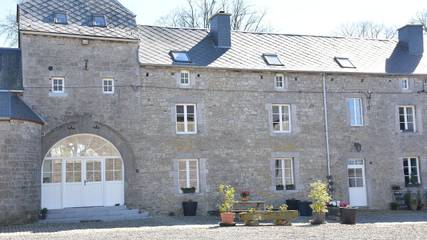 Ferme pour 7 personnes, avec terrasse et jardin à Ouffet