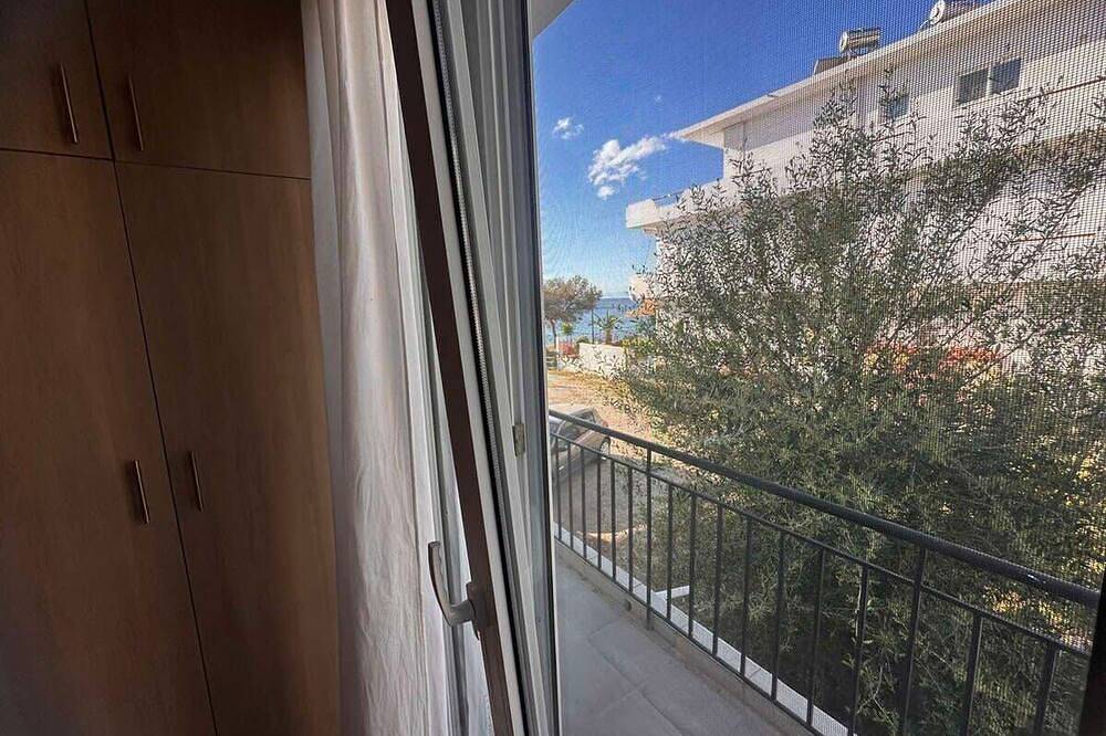 Ganze Wohnung, Agioi Theodoroi Beachview Chic Modern Apt in Agii Theodori, Korinthia