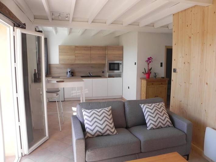 Gîte pour 2 personnes, avec piscine et vue ainsi que jardin et sauna, animaux acceptés à Saint-Frajou