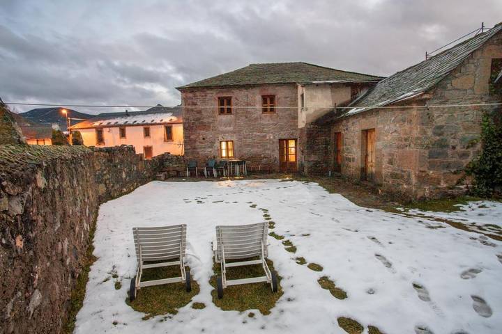 Casa rural para 10 personas, con terraza y vistas, Se admiten mascotas en Montaña de Luna - 4