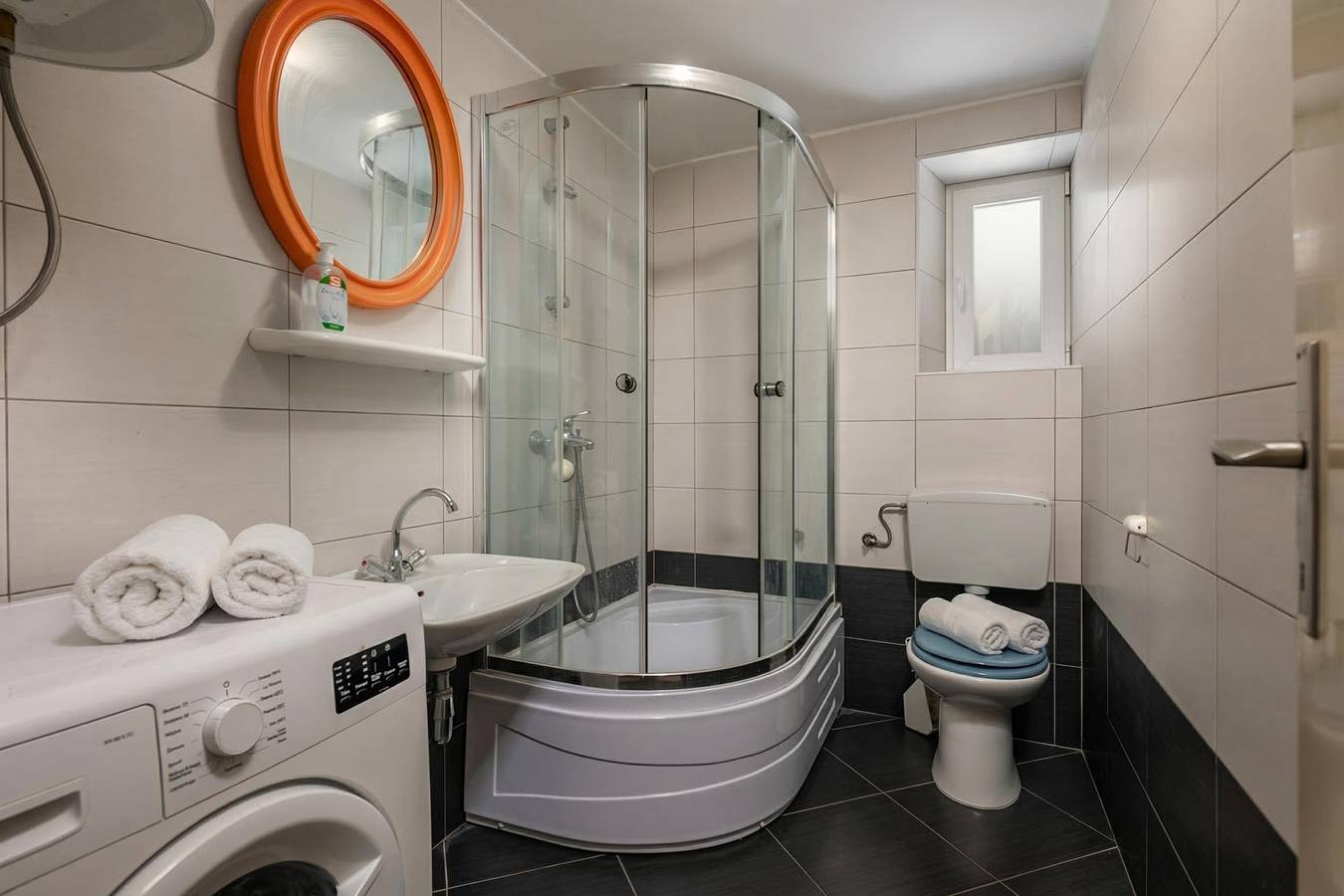 Geheel appartement, The Wave - Apt with Seaview and Garden in Vrh Martinscice, Primorje-Gorski Kotar