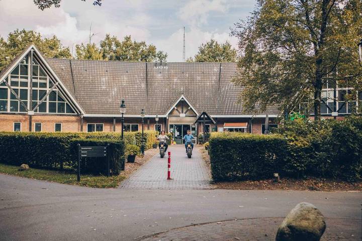 Vakantiehuis voor 10 personen, with Terras and Zwembad as well as Sauna in Hooghalen