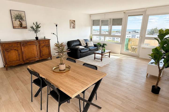 Gîte pour 8 personnes, avec Balcon à Mont-Saint-Aignan