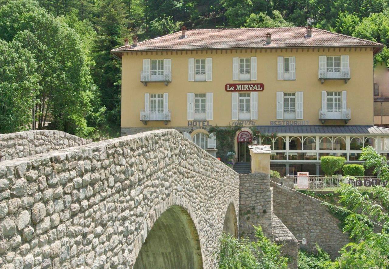 Small Double Room in La Brigue, Côte méditerranéenne (France)