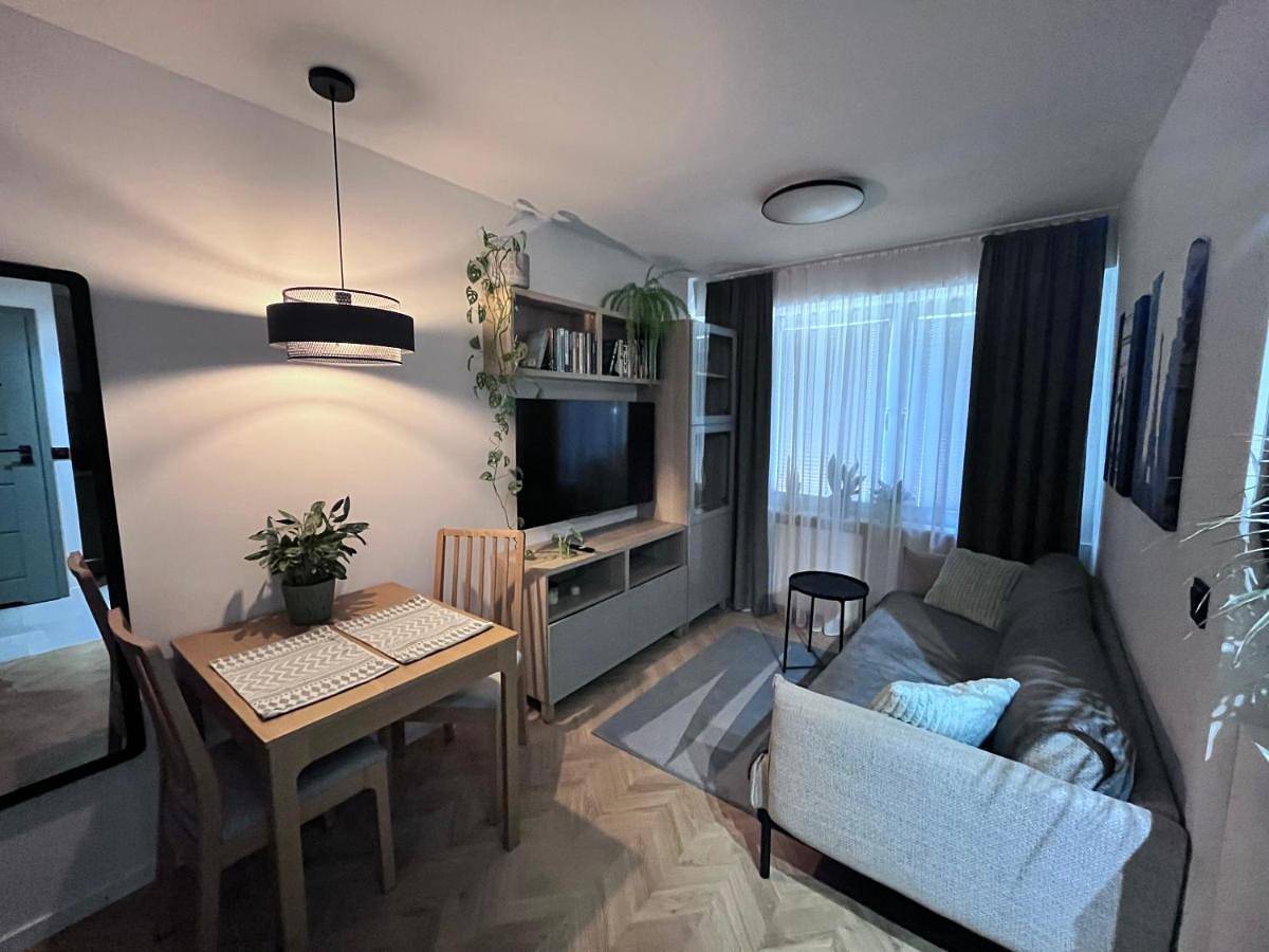 Cały apartament, Dzięcieliny 15 - komfortowe mieszkanie przy Centrum Zdrowia Dziecka Międzylesie in Wawer, Warszawa