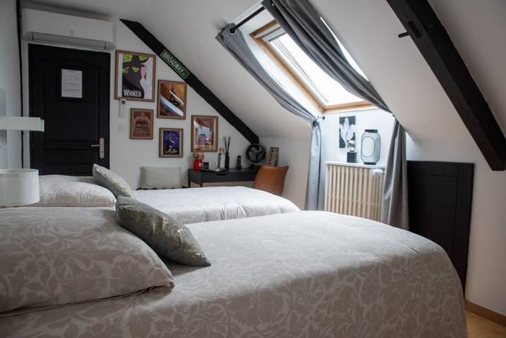 Chambre d’hôte pour 3 personnes, avec jacuzzi et terrasse ainsi que piscine et jardin