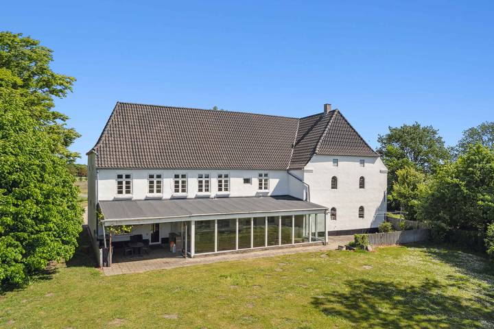 Villa for 19 personer, med terrasse og hage, dyr tillatt i Tønder
