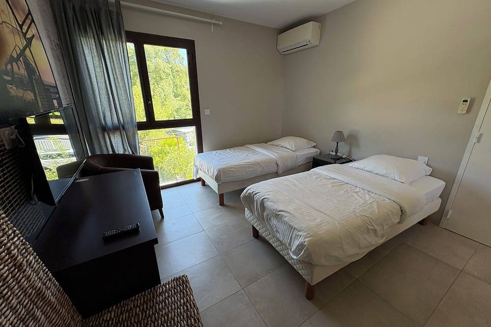 Apartamento entero, Apartment Terrace over swimming pool in Lavérune, Côte d'Améthyste