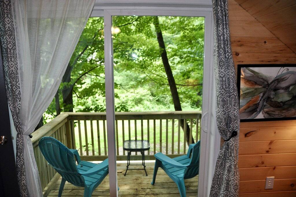 Relax Refresh & Reconnect Lakefront on Autumn Lake, 3min to Salmon River in Ontariosee