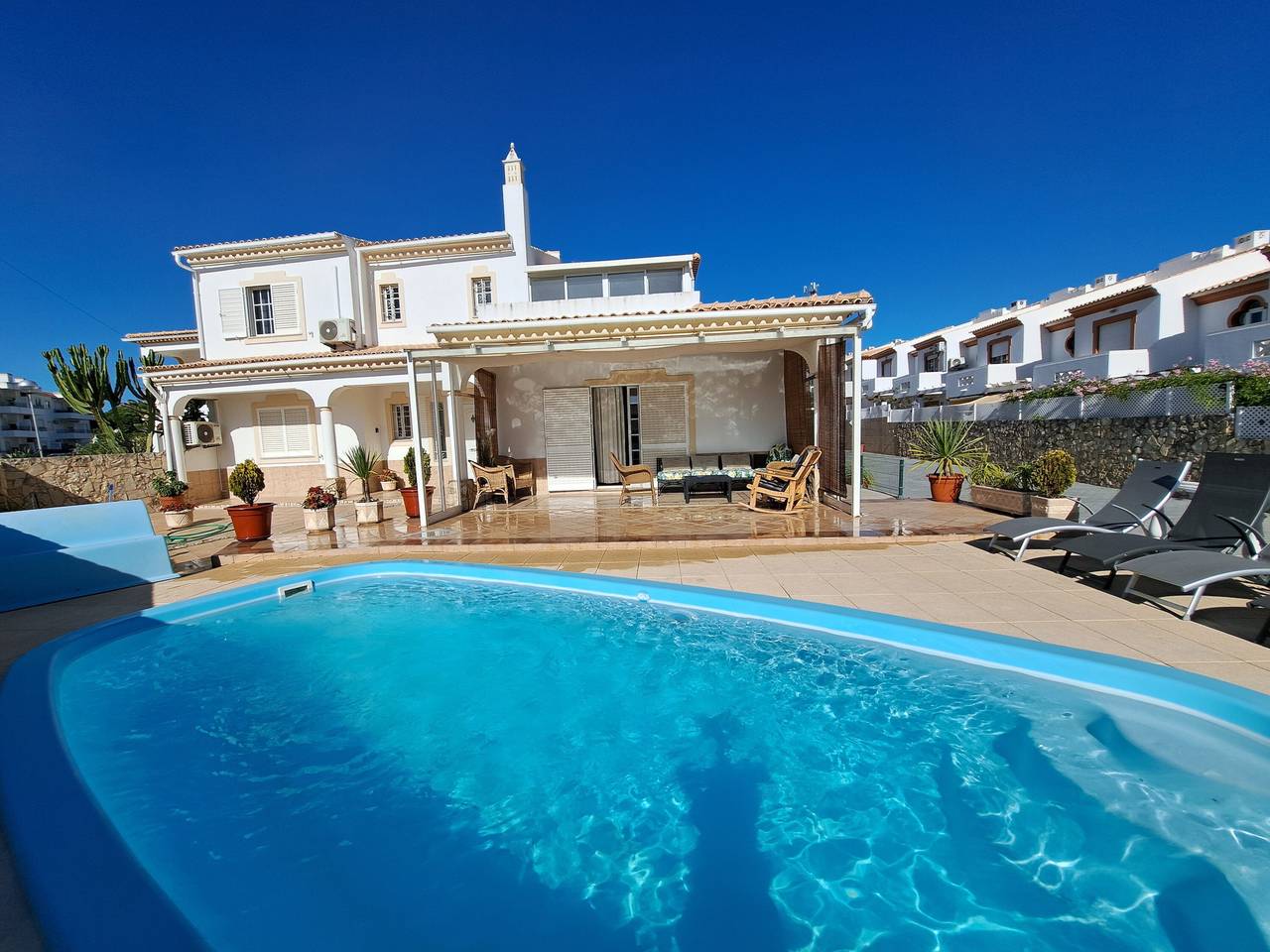 Villa Casanova – 5 dormitorios en suite, piscina privada, a 900 m de la playa in Albufeira, Distrito de Faro