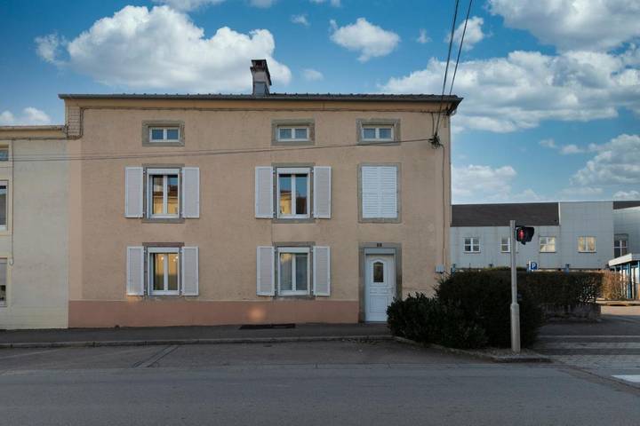 Location de vacances pour 4 personnes, avec jardin dans Darney