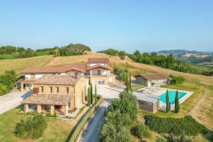 Appartement de vacances pour 2 personnes, avec Terrasse et Jardin ainsi que Piscine et Vue à Tolentino