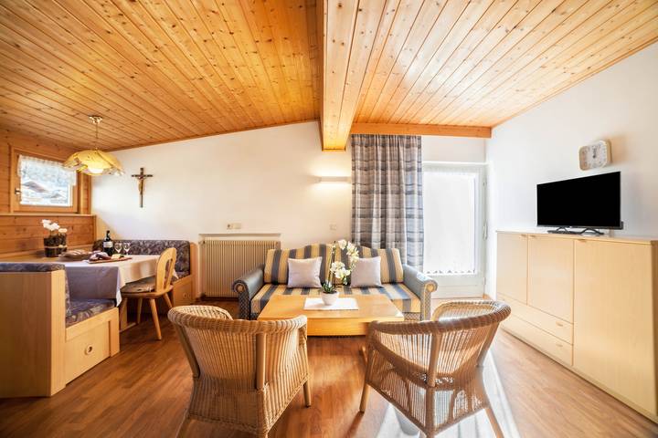 Ganze Wohnung, Ferienwohnung 'Residenz Pichler 4' mit Bergblick, Balkon & Wlan in Stubaier Alpen, St. Leonhard in Passeier