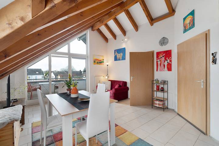 Hel lejlighed, Farbenglück Apartment – Bright, Spacious, Balcony, Great Connections, Large Bathroom in Rastatt, Nord Sortskoven