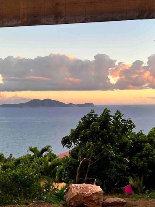 Appartement de vacances pour 2 personnes, avec terrasse et vue ainsi que jardin et piscine