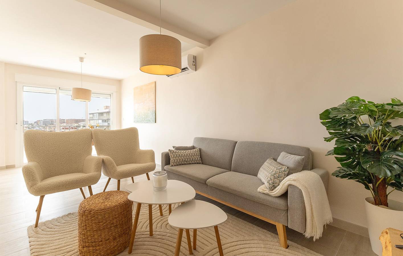 Entire holiday apartment, Sea View Apartment with Terrace, WiFi & AC - 1.5km to Platja El Moncaio in Playa Moncayo, Guardamar del Segura