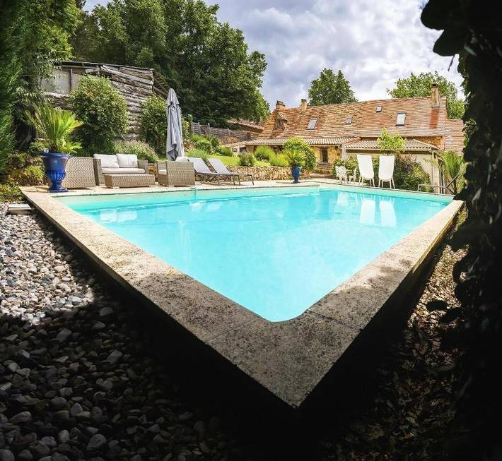 Location de vacances pour 12 personnes, avec vue ainsi que piscine et jardin à Lembras - 2