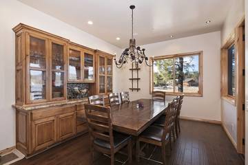 Log Cabin for 16 Guests in Snow Summit, Big Bear Lake, Picture 1