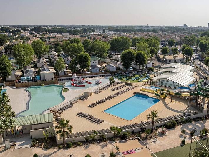Camping pour 6 personnes, avec Terrasse