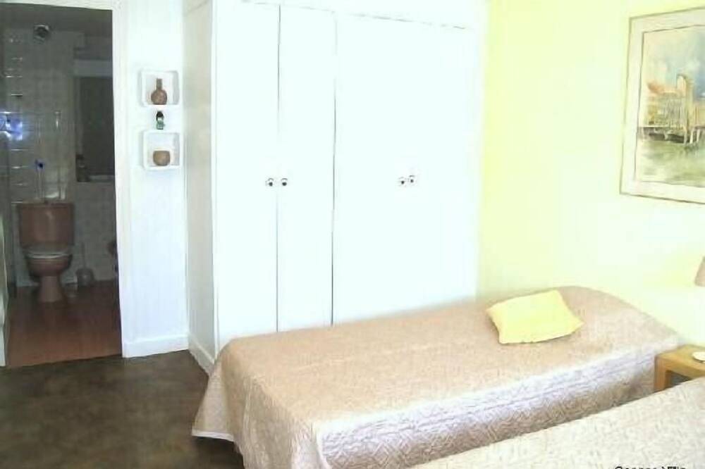 Chambre avec salle de bains en suite proche Croisette in Cannes, Côte méditerranéenne (France)