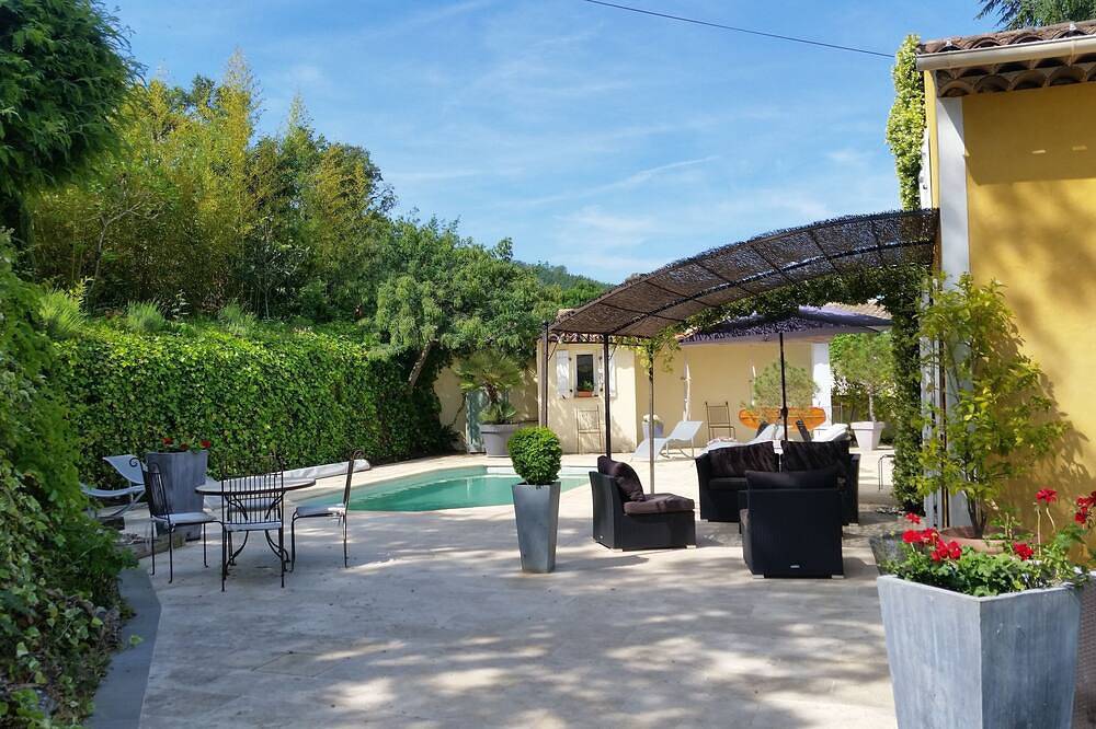 Komfortable Villa mit privatem Pool und Garten, 15 Minuten vom Meer entfernt. in Tanneron, Draguignan Region
