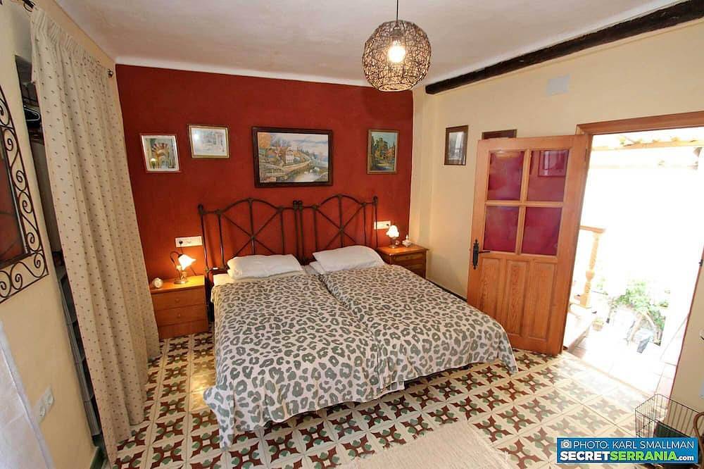 Immaculate House in Montejaque Sleeps 6 in Benaoján, Provincia de Málaga