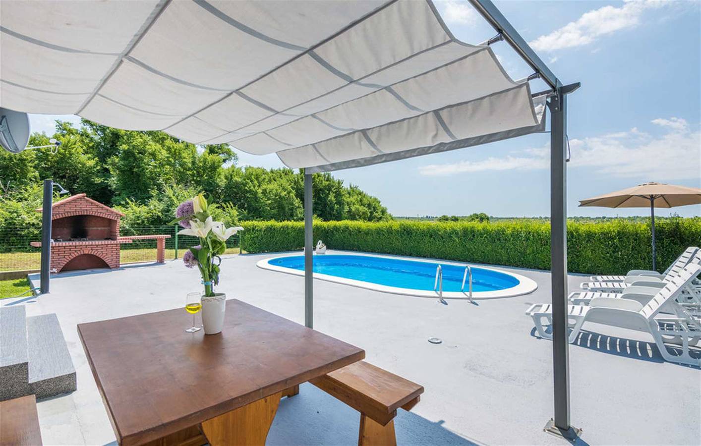 Holiday house Flora with pool in Poličnik, Zadar