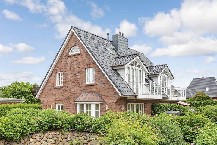 Ganze Wohnung, End-Appartement im Erd- und Untergeschoss mit ca. 98 qm Nutzfläche. in Wenningstedt, Sylt