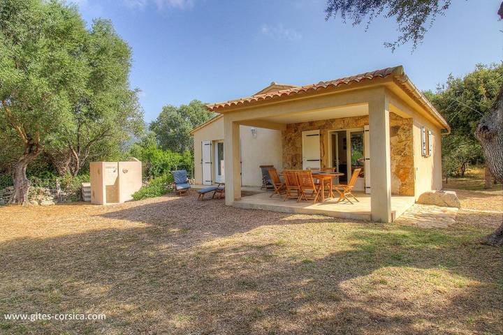 Gîte pour 6 personnes, avec Terrasse ainsi que Jardin et Vue
