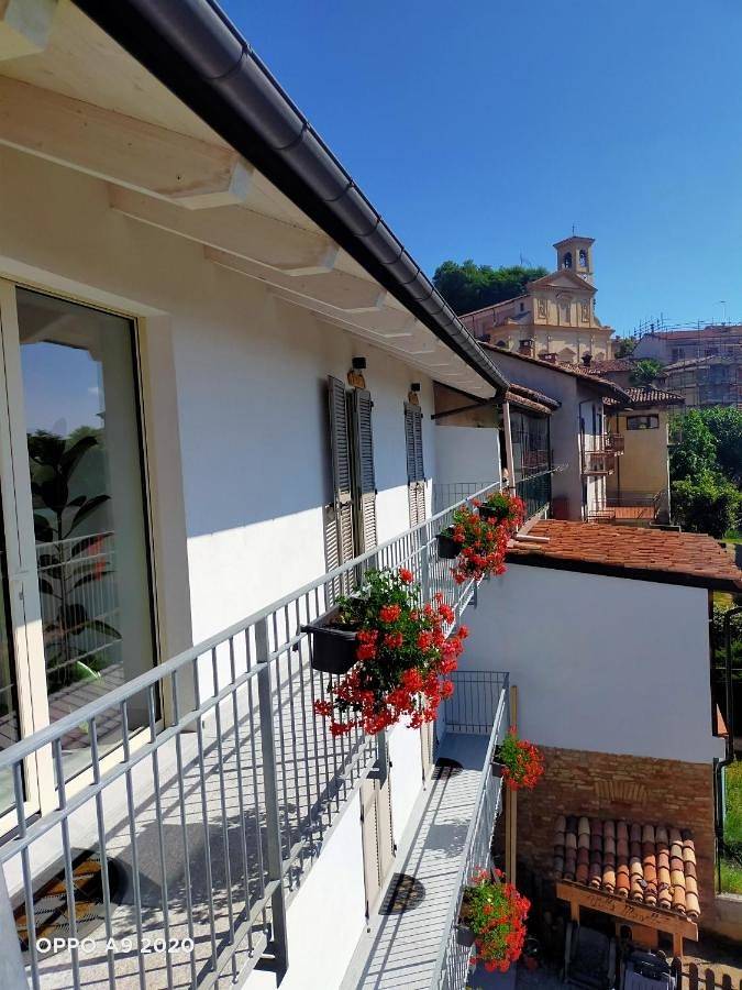 Location de vacances pour 3 personnes, avec terrasse et vue à Vezza d'Alba - 2