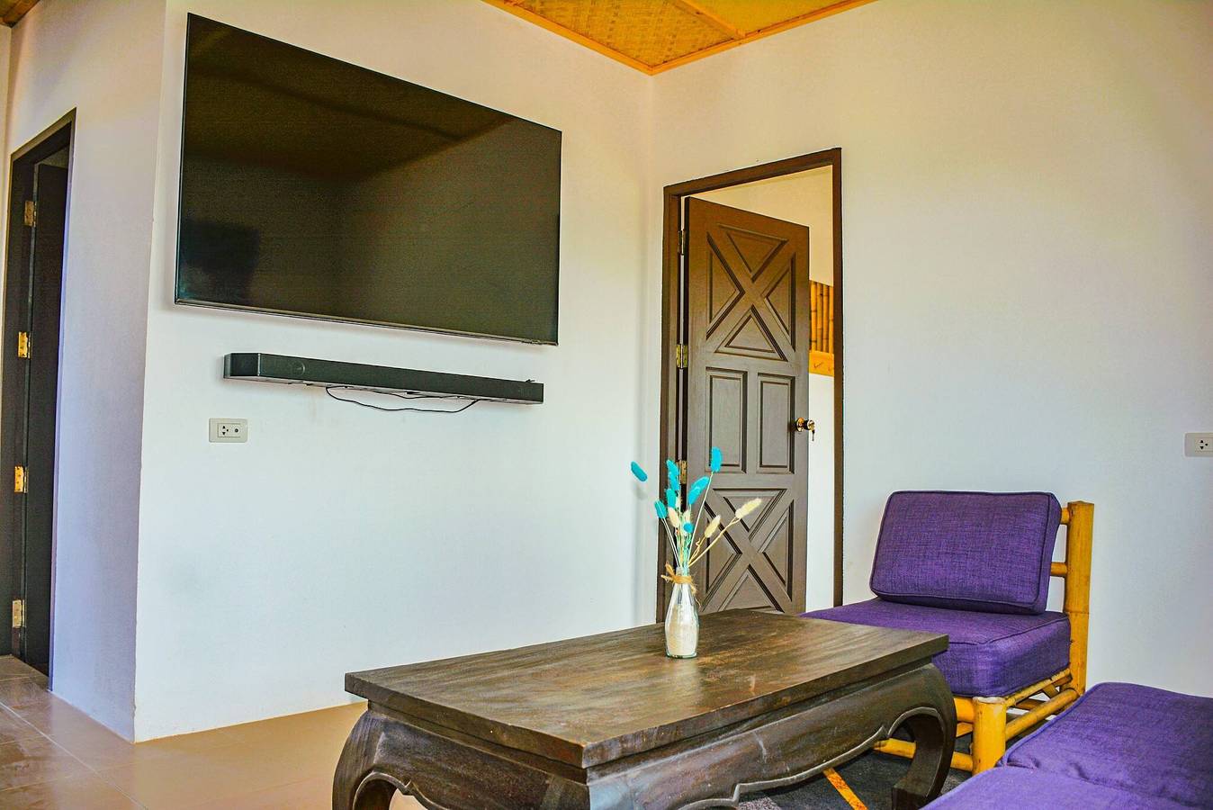 Apartamento entero, Retiro rústico moderno de 1 dormitorio con vistas al mar y coworking gratuito in Koh Phangan