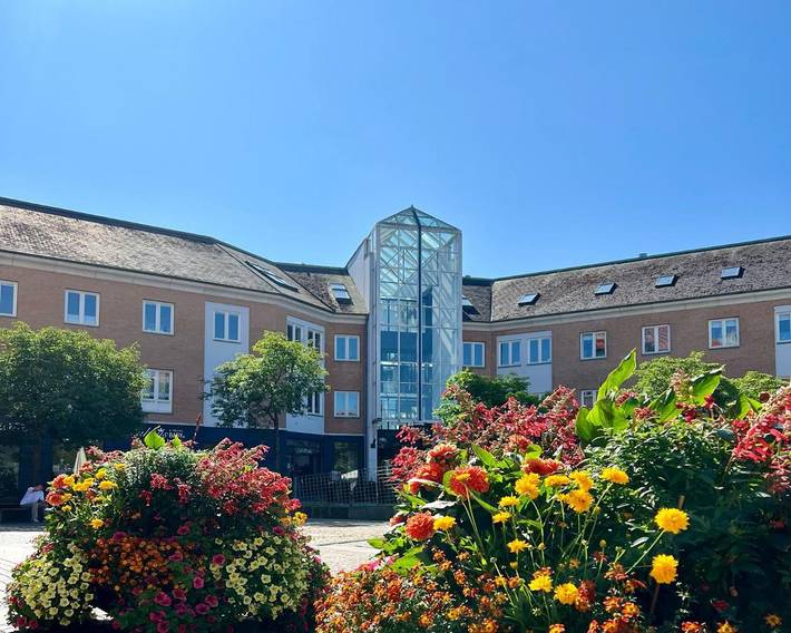 Hotel for 4 personer, Balkong og Jacuzzi i tillegg til Terrasse og Hage i Aalborg