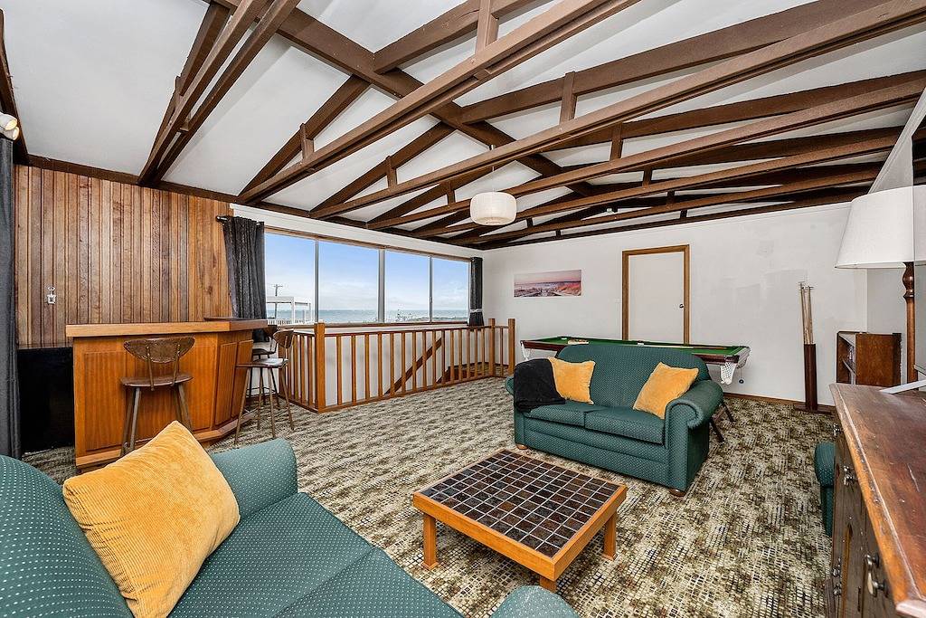 Coastal Pine-Ocean view from the front and back in Guilderton, Western Australia