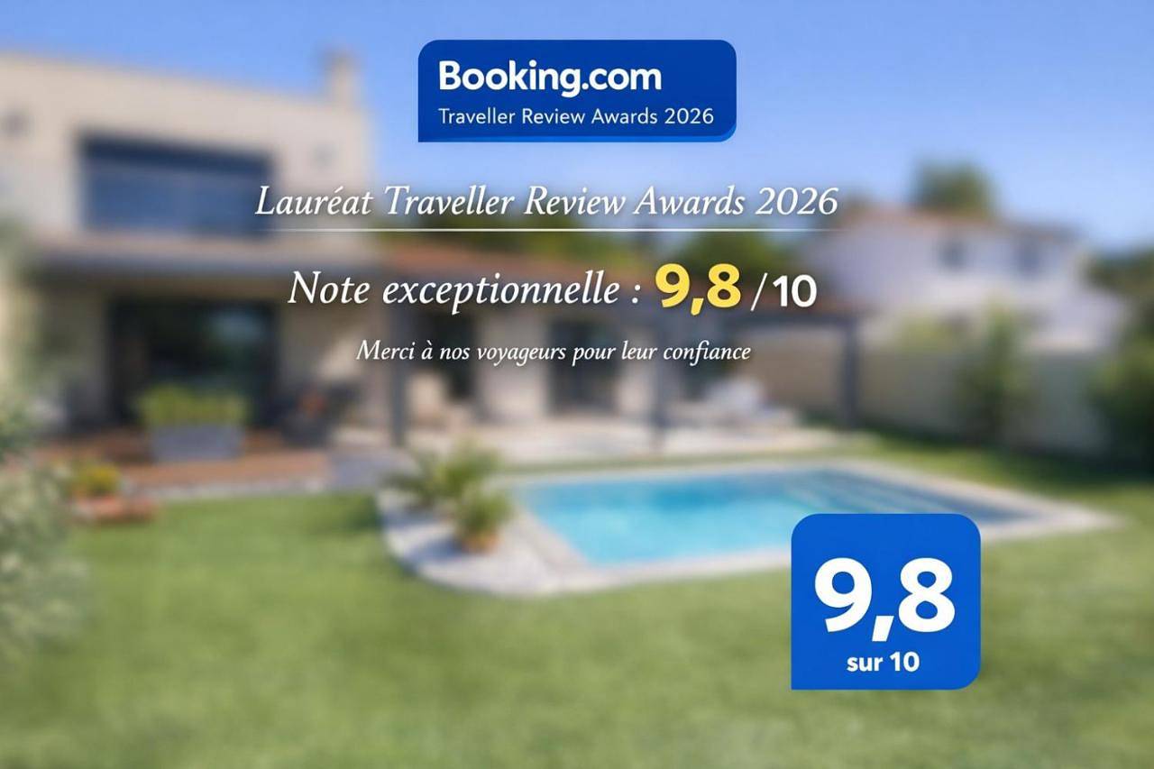 Queen Room with Pool View in La Garde, Côte méditerranéenne (France)