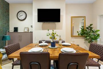 Holiday Home for 7 People in Cardiff, Cardiff region, Photo 2