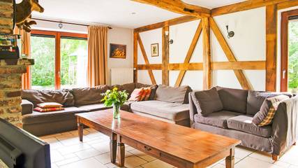 Gîte pour 23 personnes, avec terrasse ainsi que sauna et jardin dans Longfaye