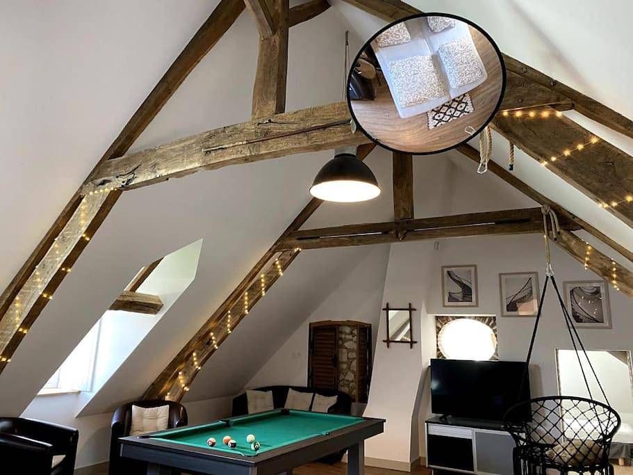 Appartement entier, Loft Romantique - Balnéo - Billard - Massage in Verton, Région de Montreuil