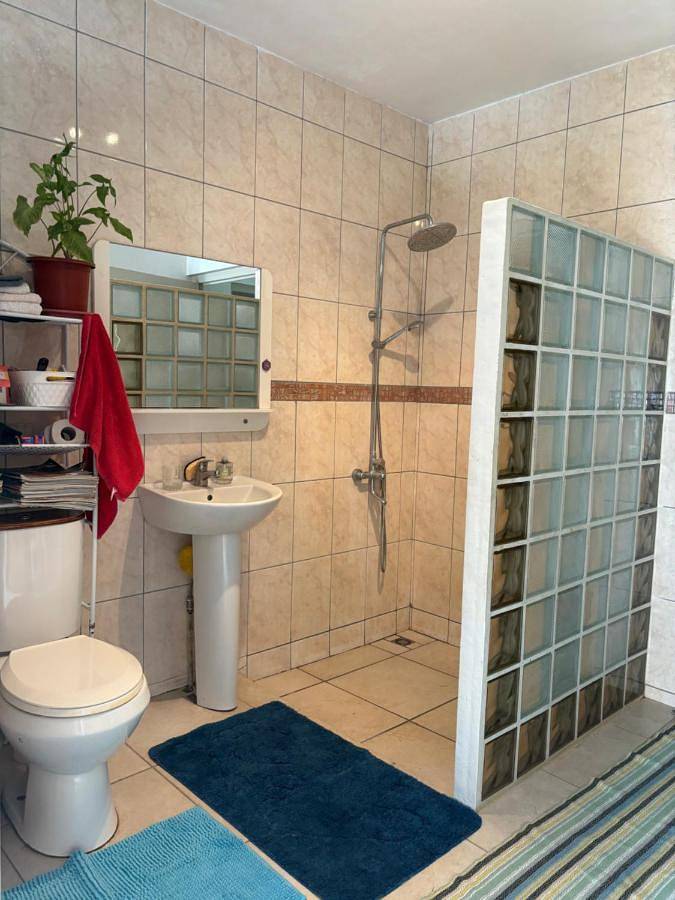 Gîte pour 2 personnes, avec jardin et terrasse dans Fare - 2