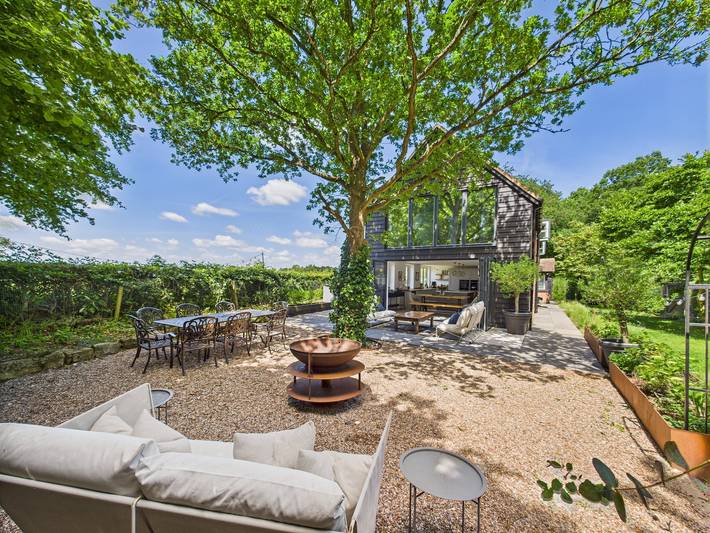 Glamping for 8 people, with garden, with pets in Chiltern Hills