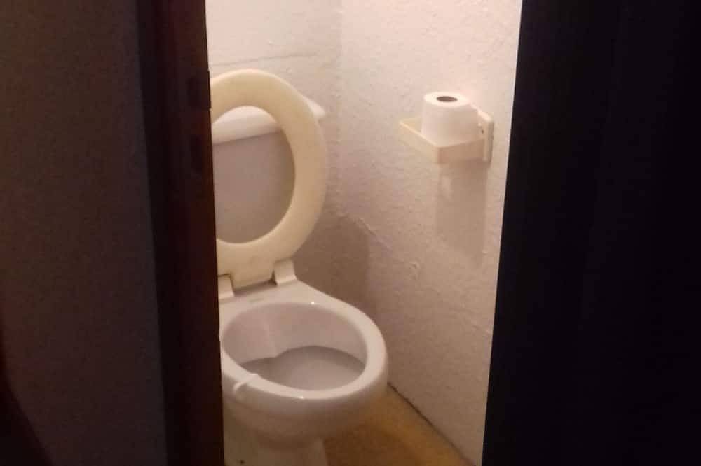 Appartement entier, Studio dans chalets avec parking privée . in Embrun, Parc national des Écrins