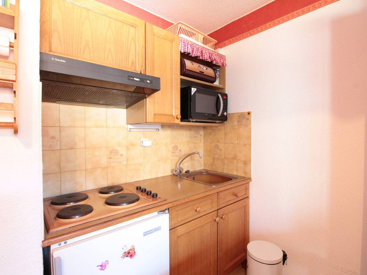 Ganzes Studio, Studio zentral in Skiort für 4 Pers., nah an Pisten und Geschäften in Les Carroz, Arâches-la-Frasse