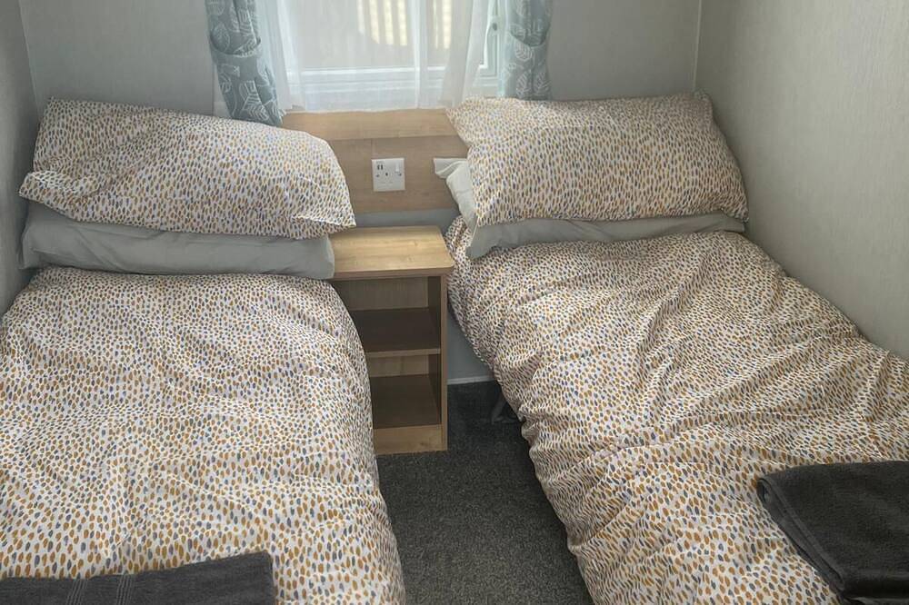 6 Berth Caravan, Seal Bay Resort, Selsey in Selsey, West Sussex