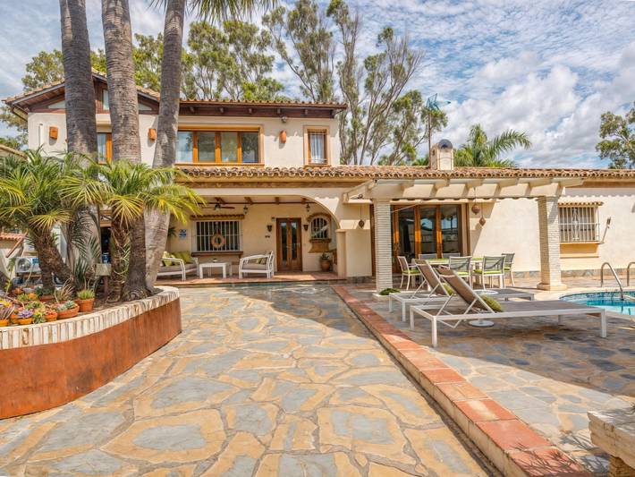 Ferienhaus für 10 Personen, mit Pool und Garten sowie Kinderpool in Estepona - 4