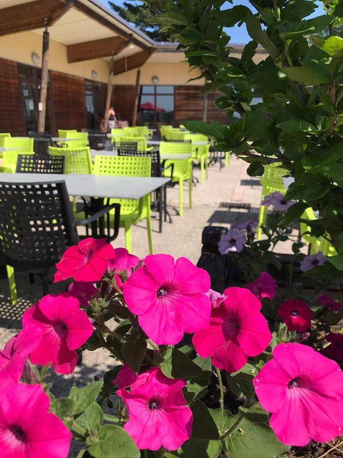 Location de vacances pour 4 personnes, avec bassin pour enfant et piscine ainsi que terrasse et jacuzzi à Peigney - 3