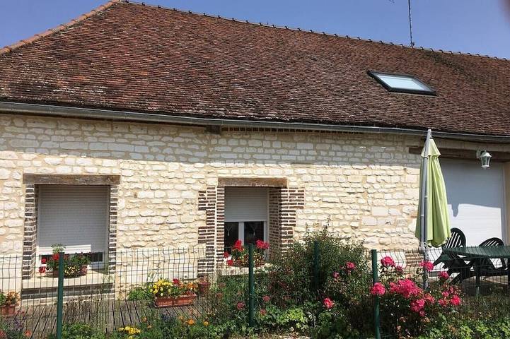 Gîte pour 6 personnes, avec jardin dans Messon