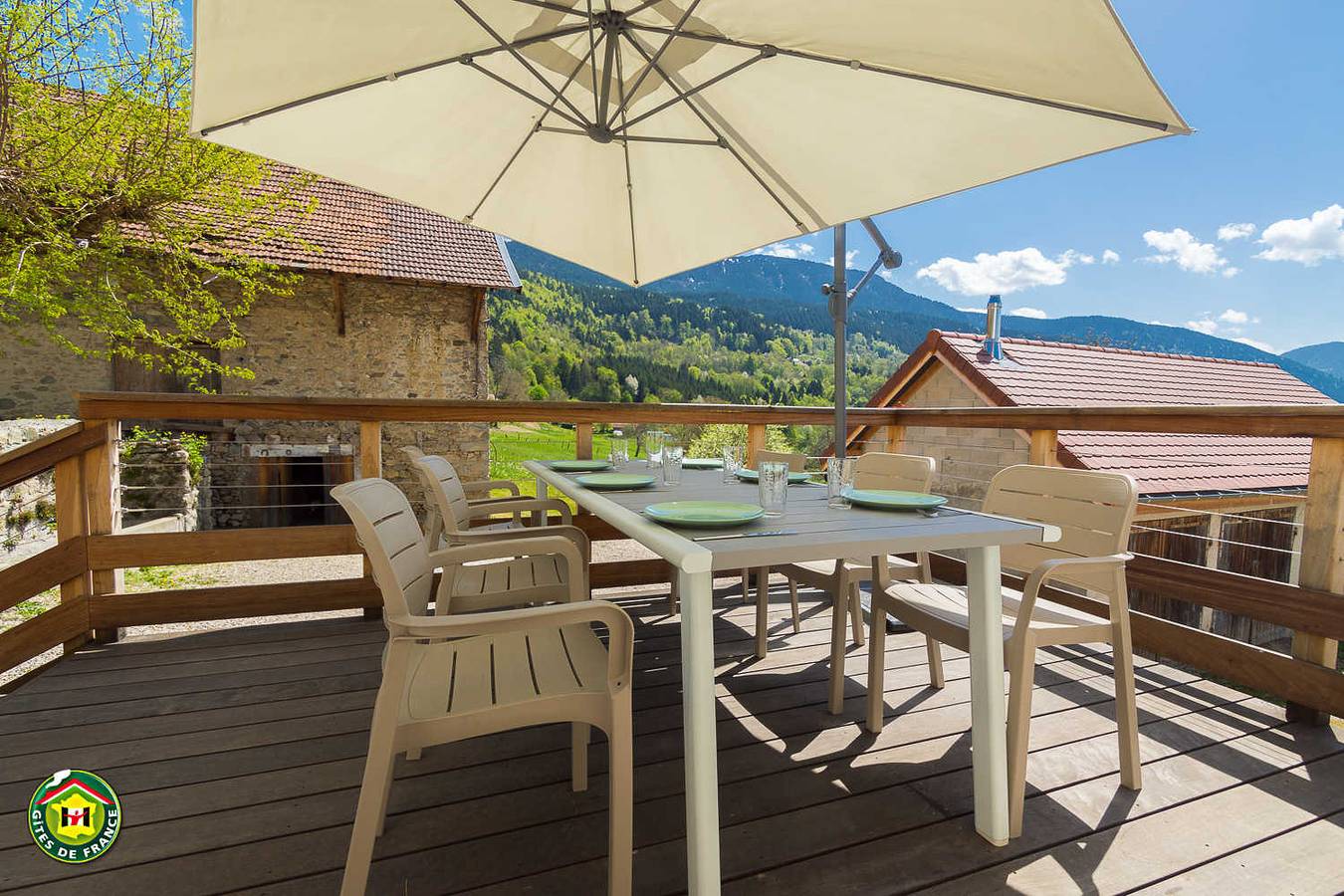 Le vieux Robinier in Saint-Martin-d'Uriage, Parc national des Écrins