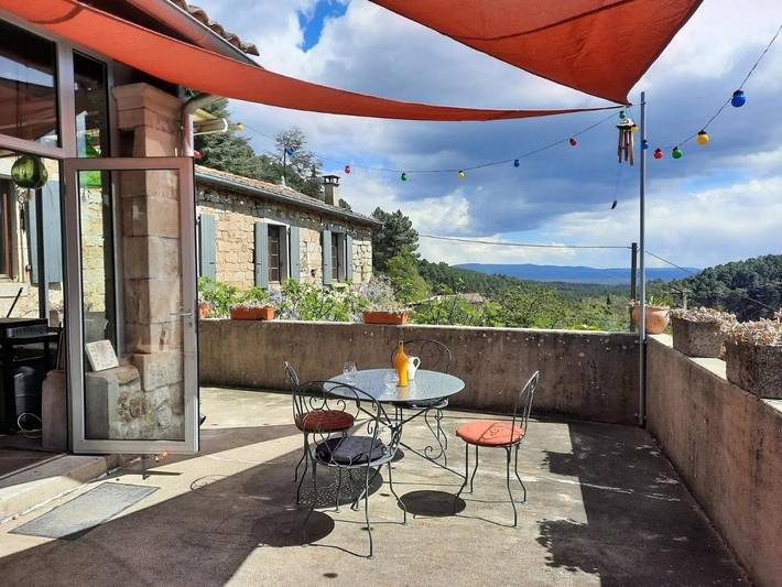 Location de vacances pour 6 personnes, avec jardin et vue à Sanilhac - 2