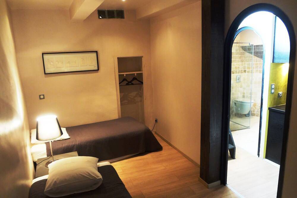 Ganze Wohnung, Ruhige Terrasse mit Aussicht, 80m² Design in Uzès Altstadt, 2 Schlafz., Parkpl. in Uzès, Nimes und Umgebung