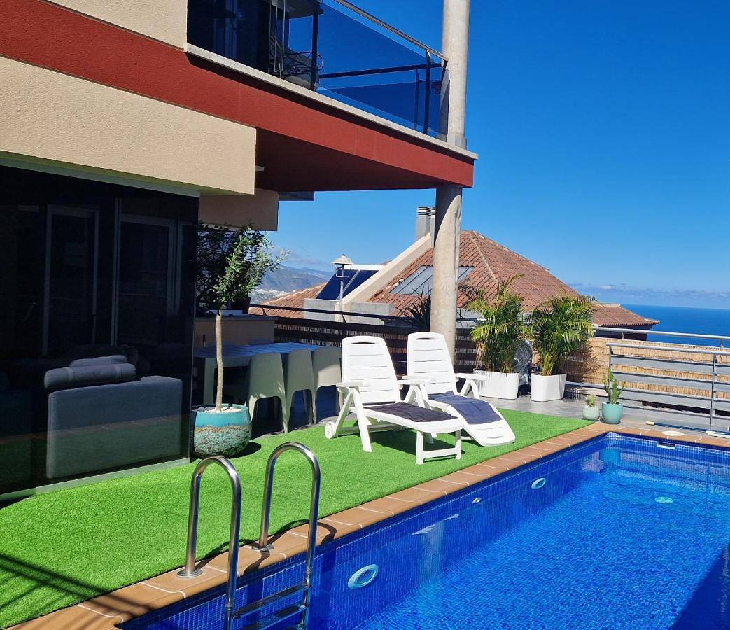 Villa Atlantic Blue - Private Heated Pool and Ocean Views in Cuesta de la Villa, Santa Úrsula