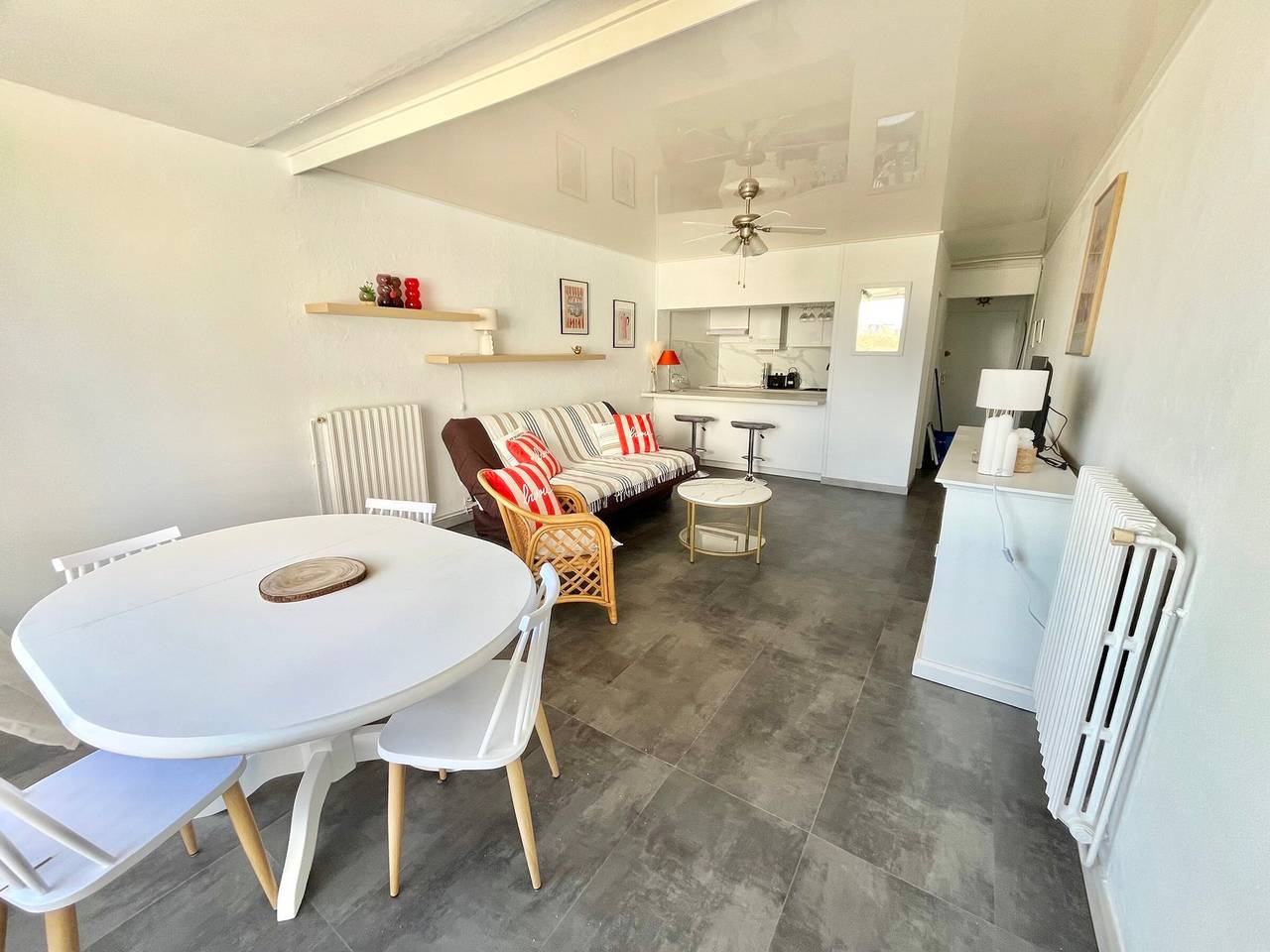 Appartement entier, Appartement lumineux plage pour 4 pers avec piscine et parking in Le Grau-du-Roi, Côte d'Améthyste